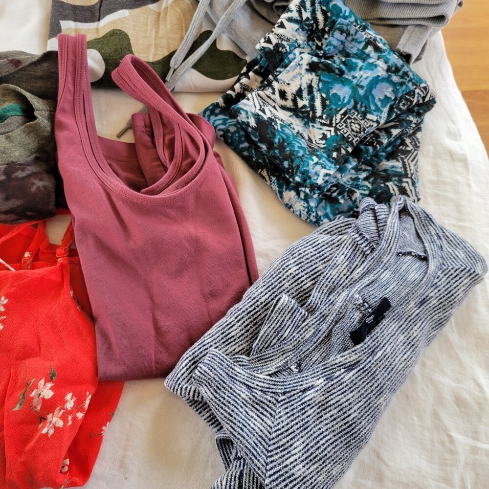 Women's LOT of 12 Tops Pants Blouses assorted Small & XS BUNDLE Twelve Mixed - Picture 4 of 16